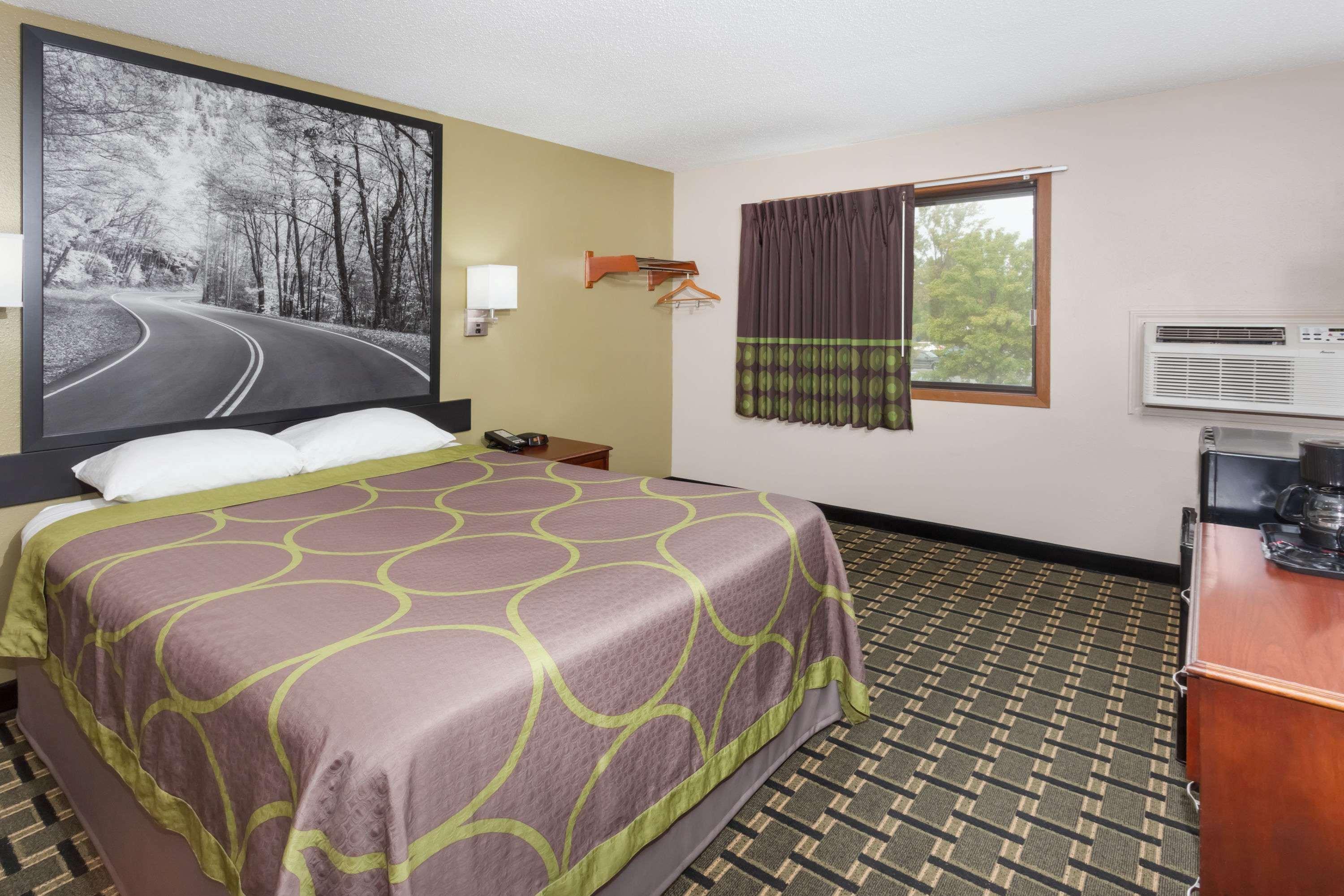 Super 8 By Wyndham Michigan City Eksteriør billede