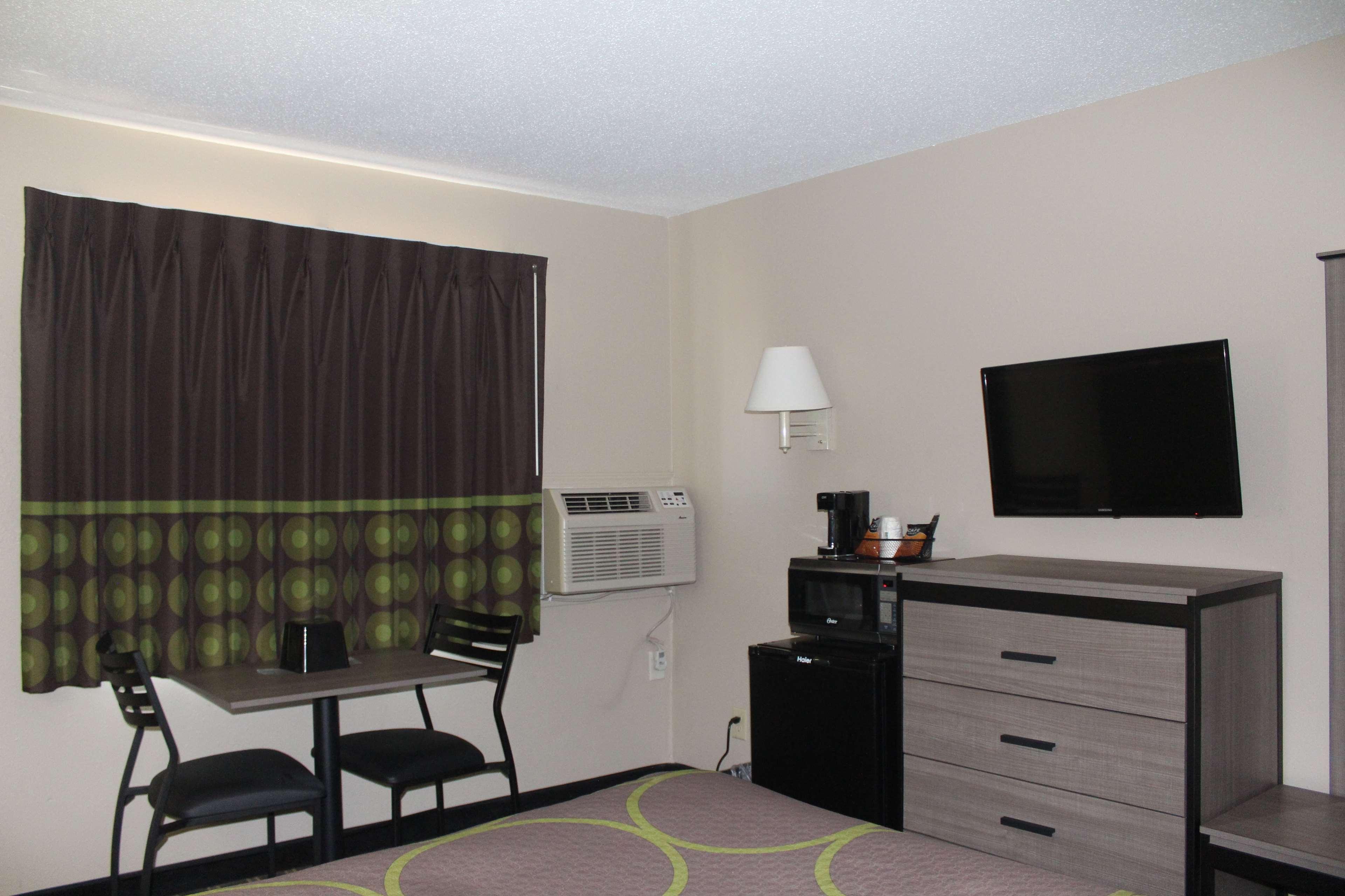 Super 8 By Wyndham Michigan City Eksteriør billede
