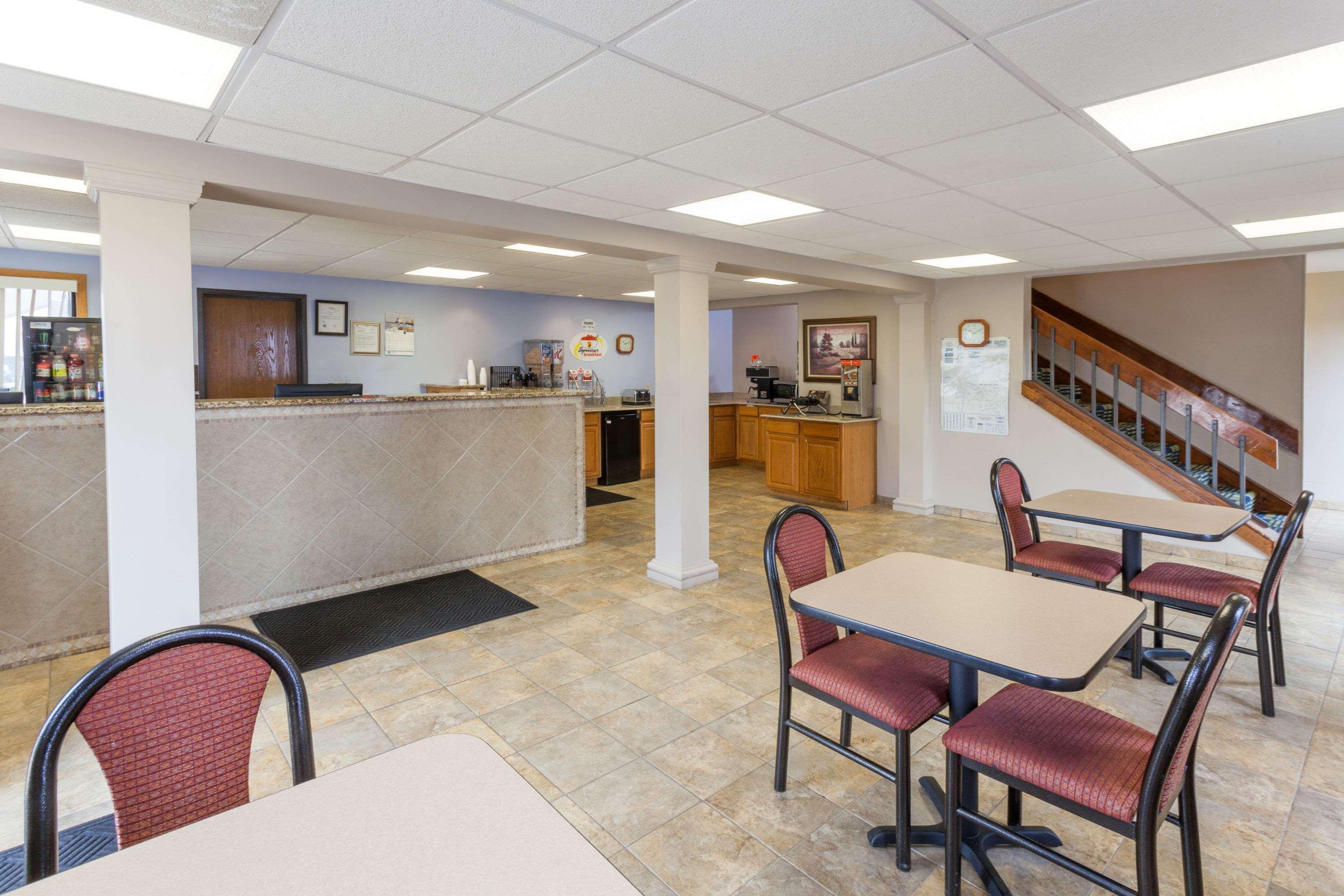 Super 8 By Wyndham Michigan City Eksteriør billede
